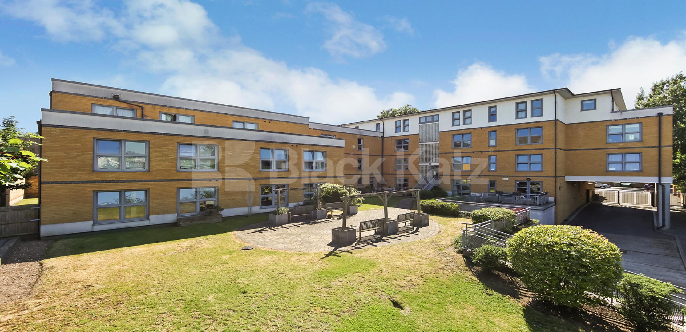 			LET , 2 Bedroom, 1 bath, 1 reception Apartment			 Pembroke House.77 Kings Avenue, Clapham 